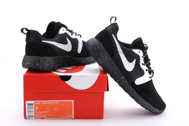 nike rosherun hyp prs qs chaussures noir et blanc (1)